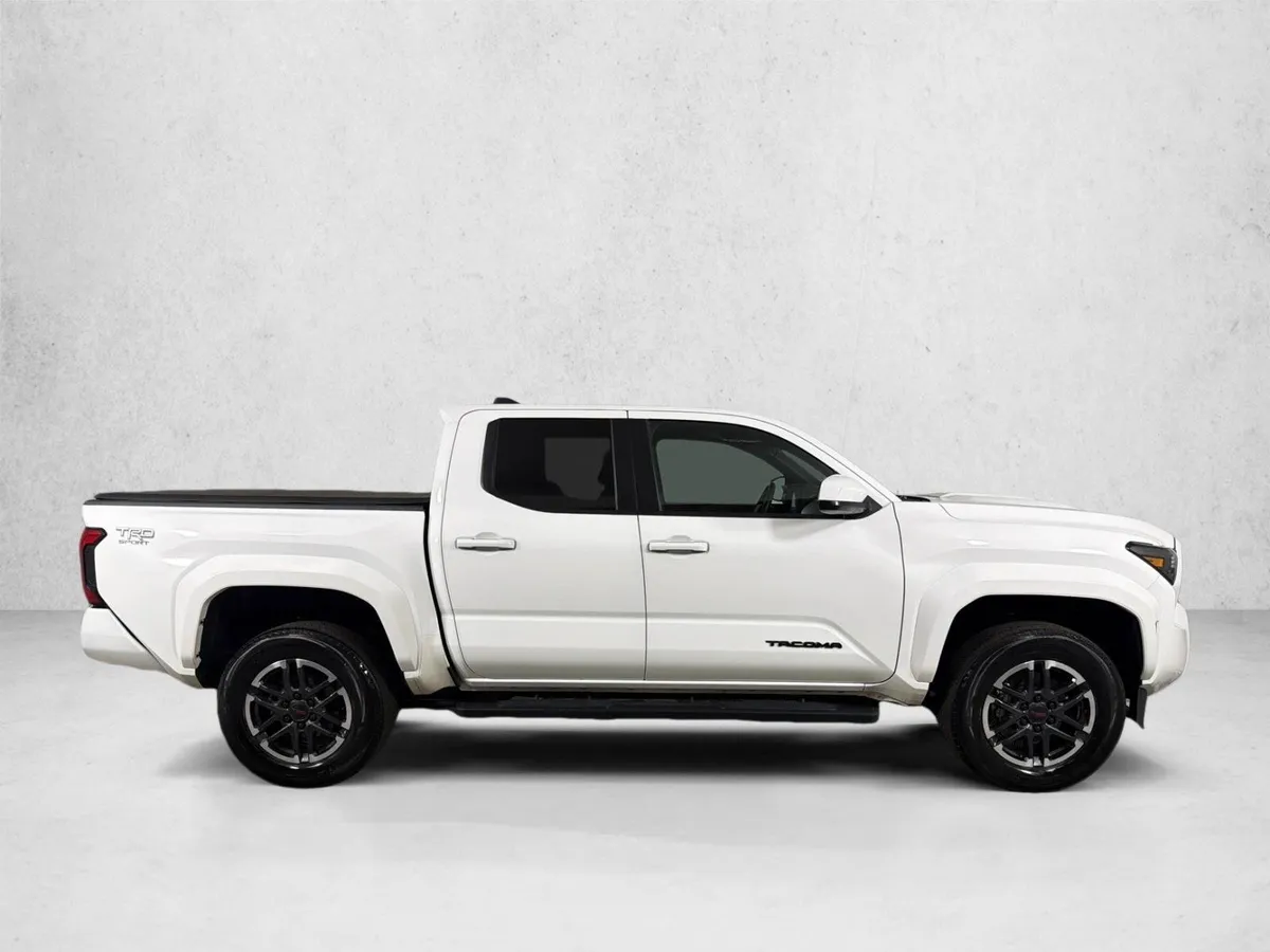 2024 Toyota Tacoma TRD Sport thumbnail 2