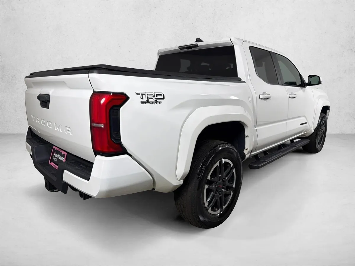 2024 Toyota Tacoma TRD Sport thumbnail 3