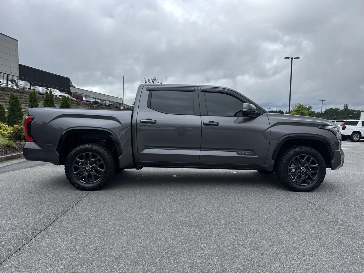 2024 Toyota Tundra 4WD Platinum thumbnail 10