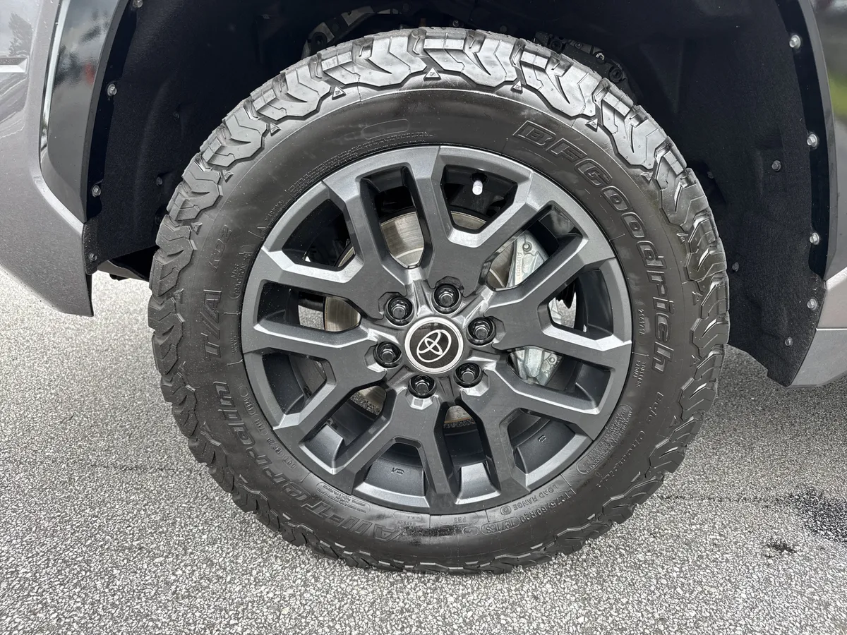 2024 Toyota Tundra 4WD Platinum thumbnail 12