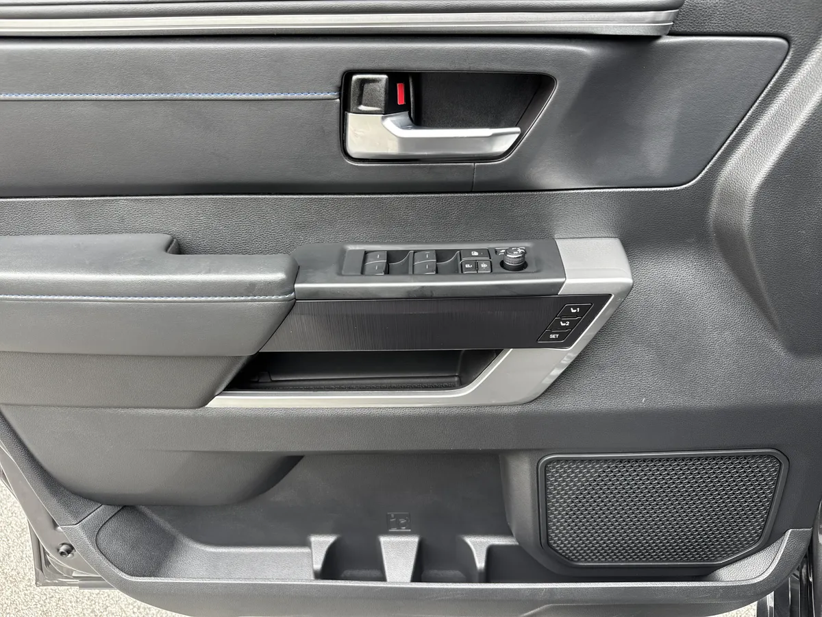 2024 Toyota Tundra 4WD Platinum thumbnail 13