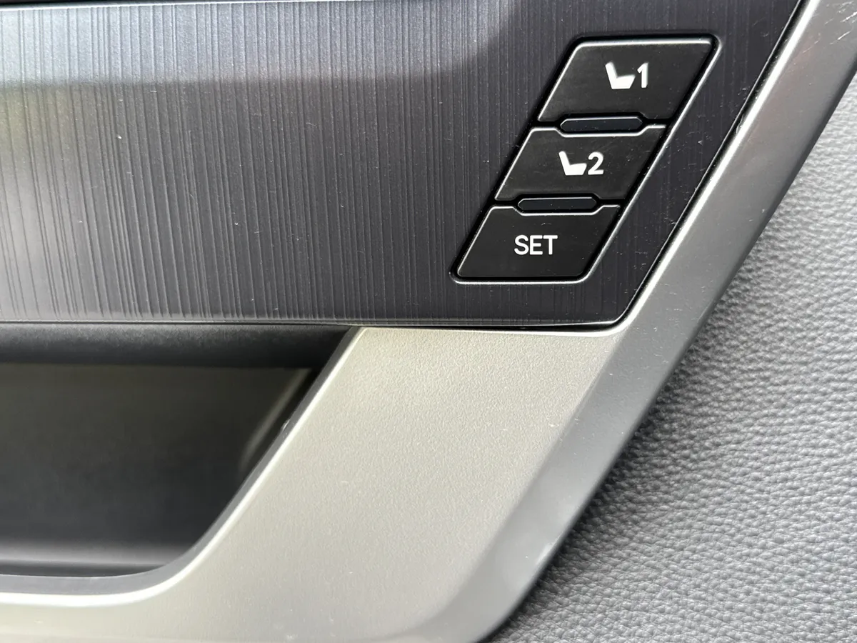 2024 Toyota Tundra 4WD Platinum thumbnail 15