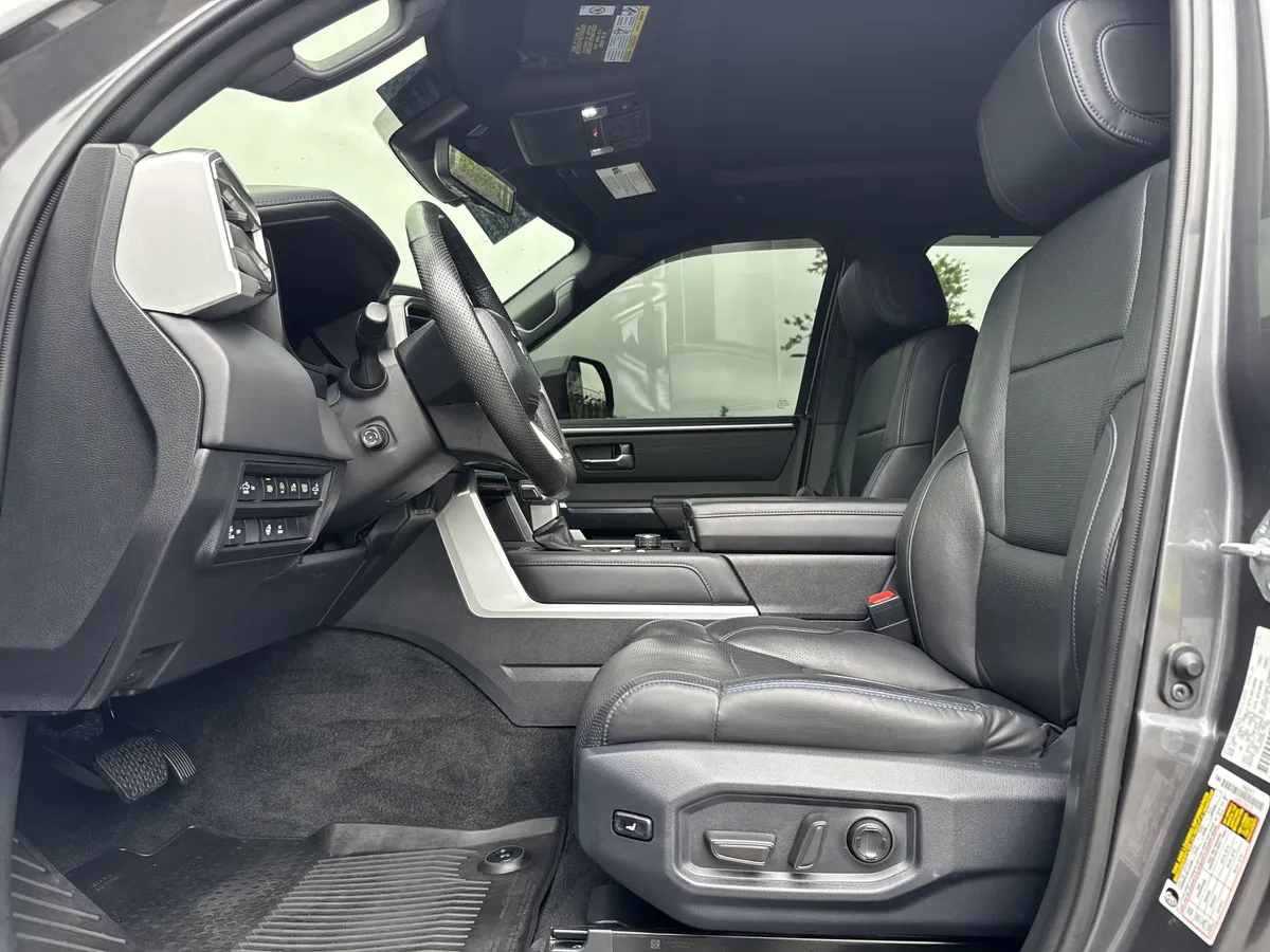 2024 Toyota Tundra 4WD Platinum thumbnail 16