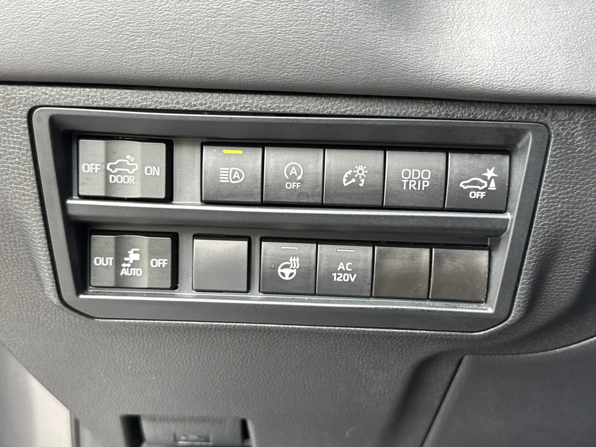 2024 Toyota Tundra 4WD Platinum thumbnail 19