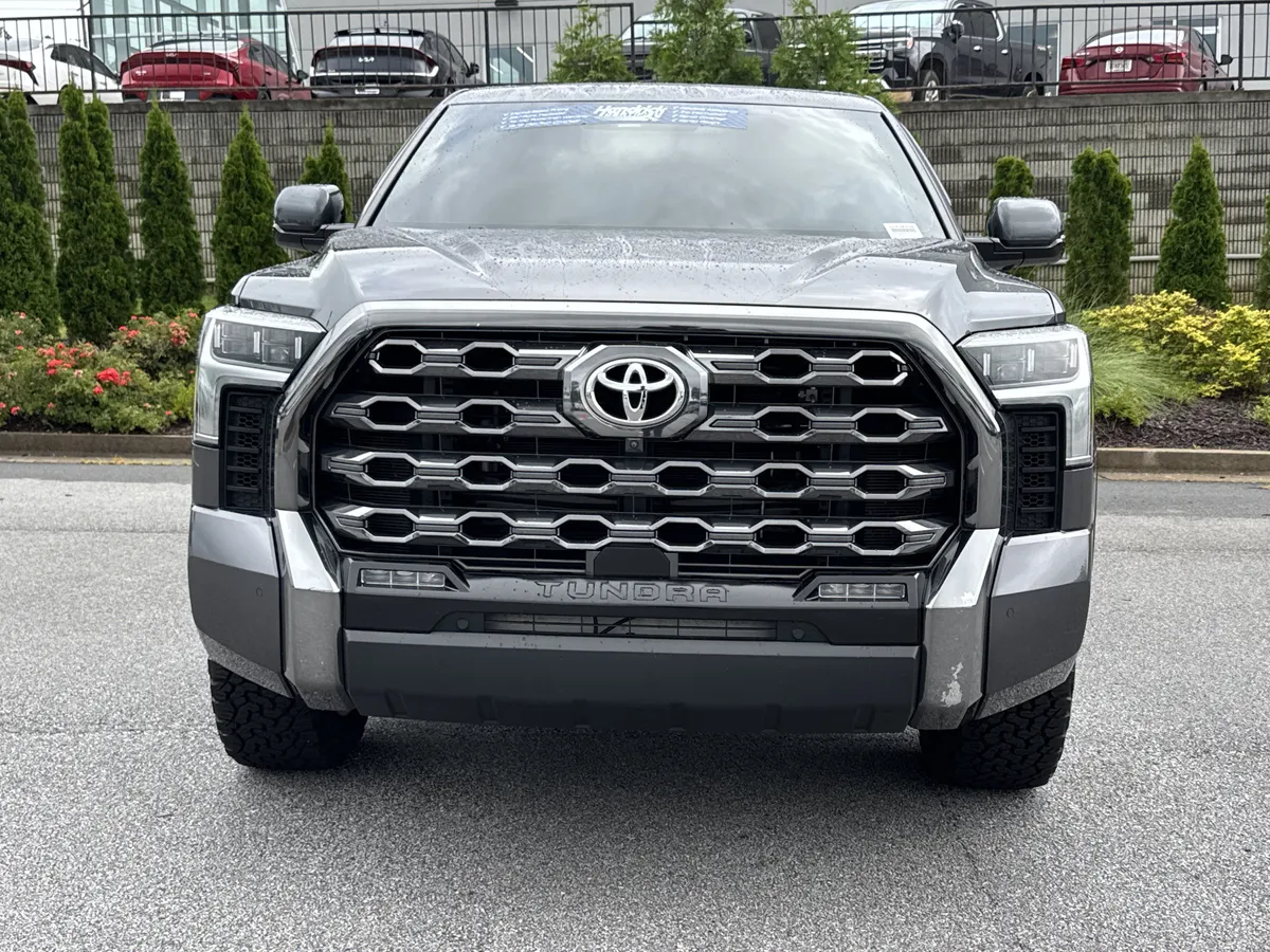 2024 Toyota Tundra 4WD Platinum thumbnail 2