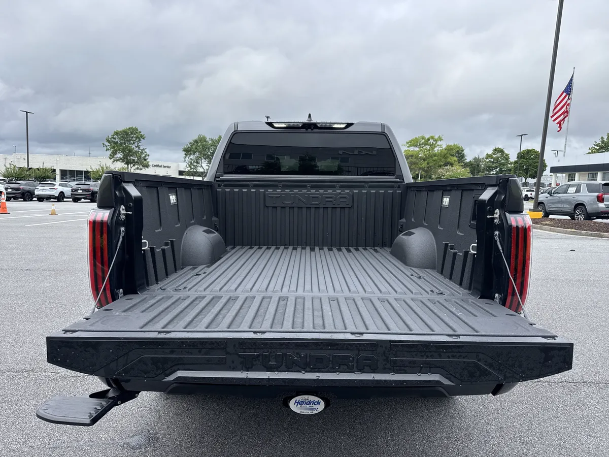 2024 Toyota Tundra 4WD Platinum thumbnail 34