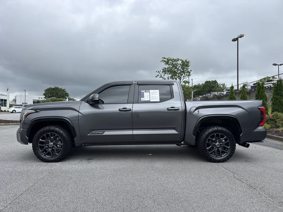 2024 Toyota Tundra 4WD Platinum thumbnail 6