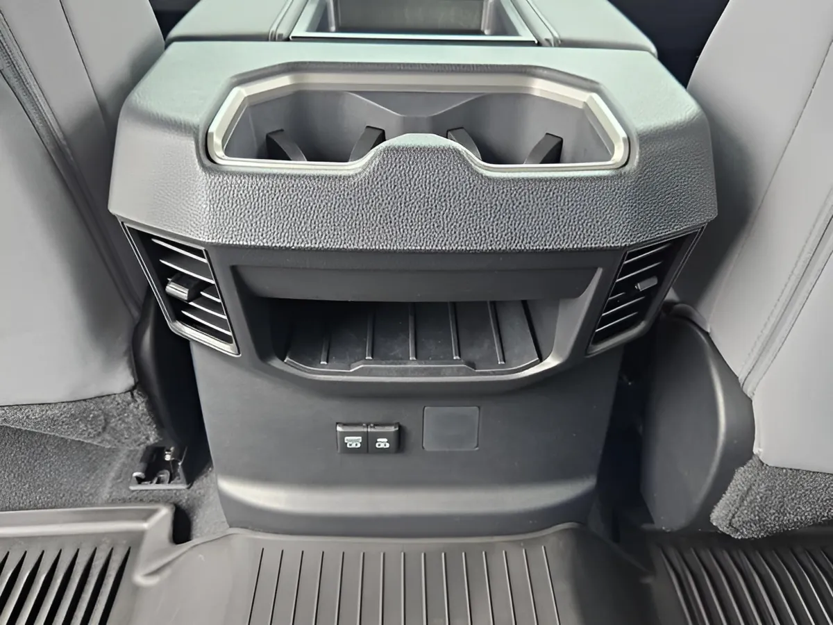 2024 Toyota Tundra 4WD SR5 thumbnail 11