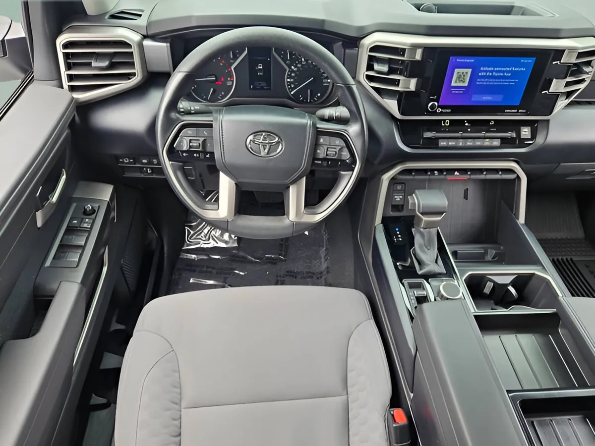 2024 Toyota Tundra 4WD SR5 thumbnail 12