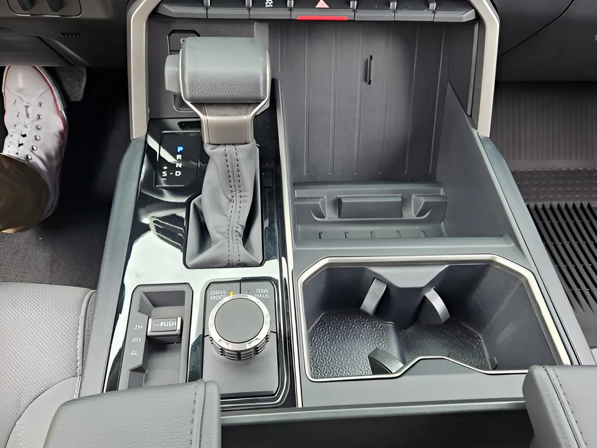 2024 Toyota Tundra 4WD SR5 thumbnail 16