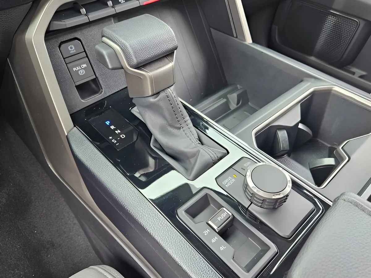 2024 Toyota Tundra 4WD SR5 thumbnail 17