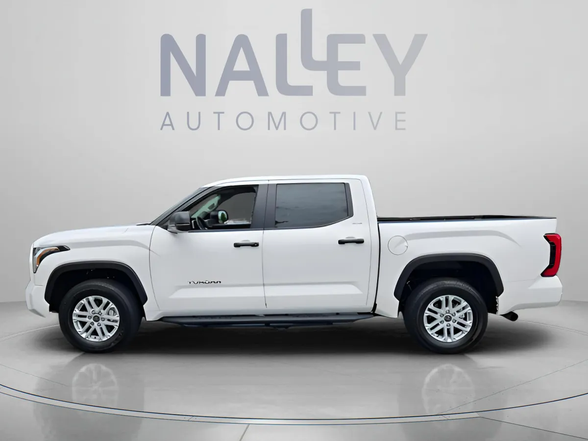 2024 Toyota Tundra 4WD SR5 thumbnail 2