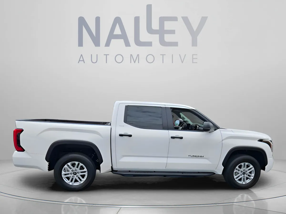 2024 Toyota Tundra 4WD SR5 thumbnail 7
