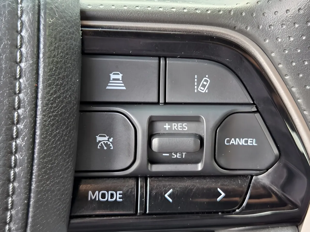 2024 Toyota Tundra 4WD SR5 thumbnail 18
