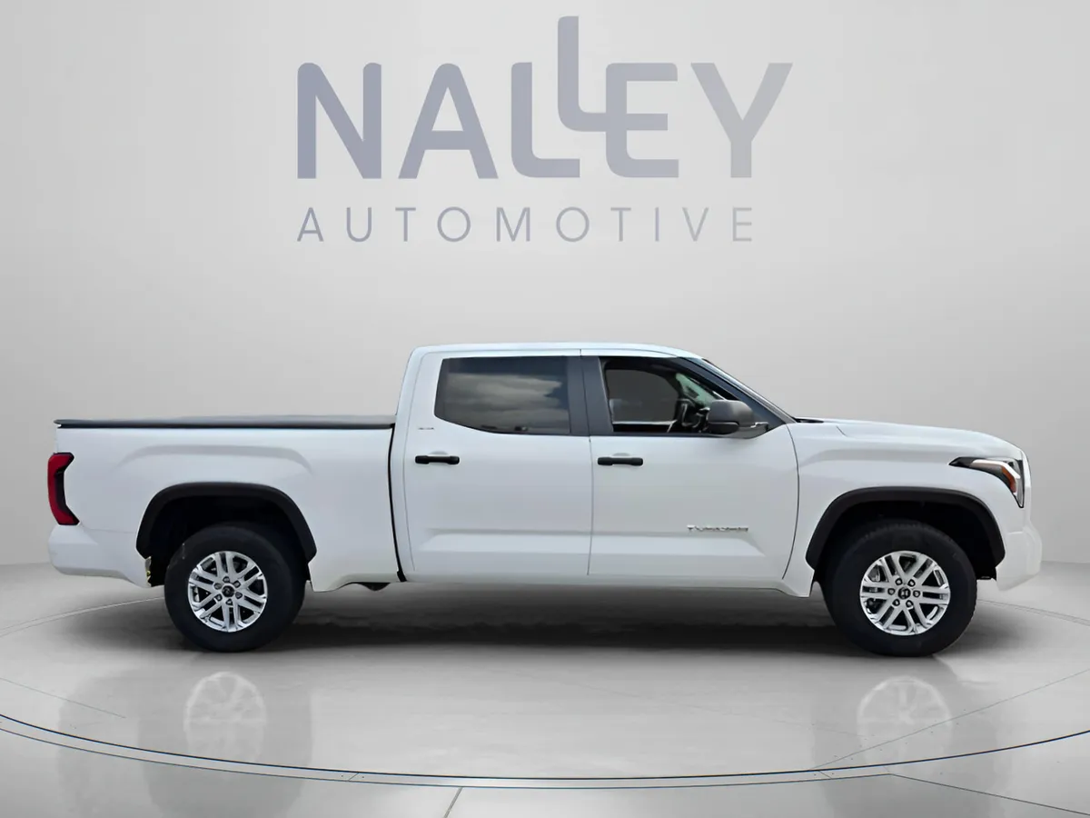 2024 Toyota Tundra 4WD SR5 thumbnail 6