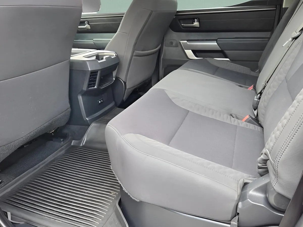 2024 Toyota Tundra 4WD SR5 thumbnail 9