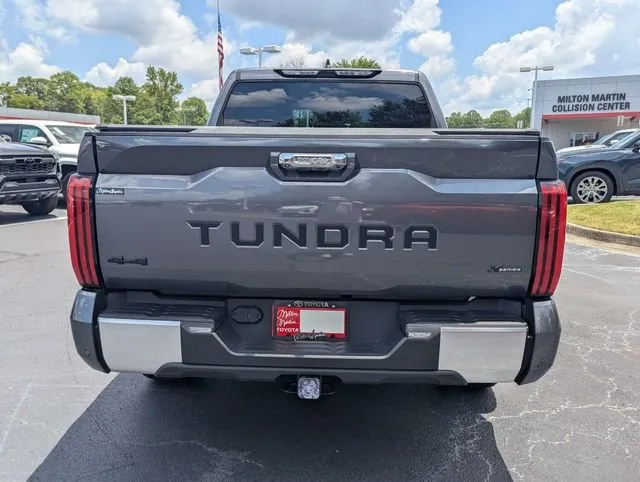 2024 Toyota Tundra Limited thumbnail 10
