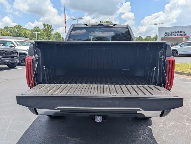 2024 Toyota Tundra Limited thumbnail 11