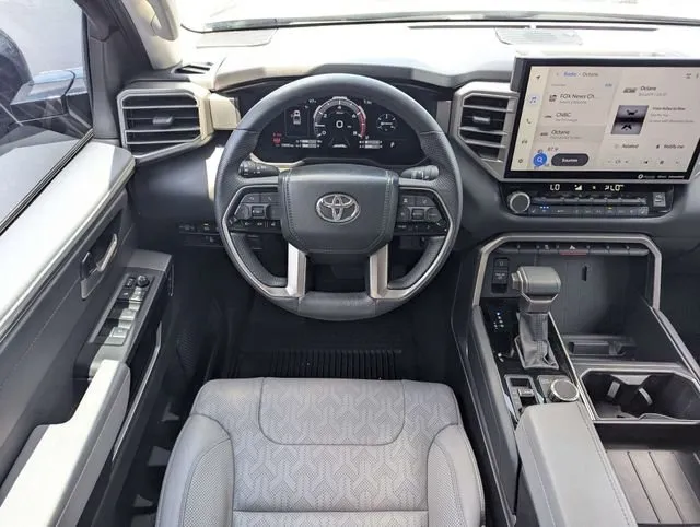 2024 Toyota Tundra Limited thumbnail 16