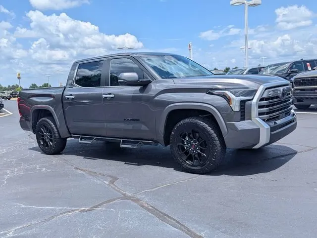 2024 Toyota Tundra Limited thumbnail 2