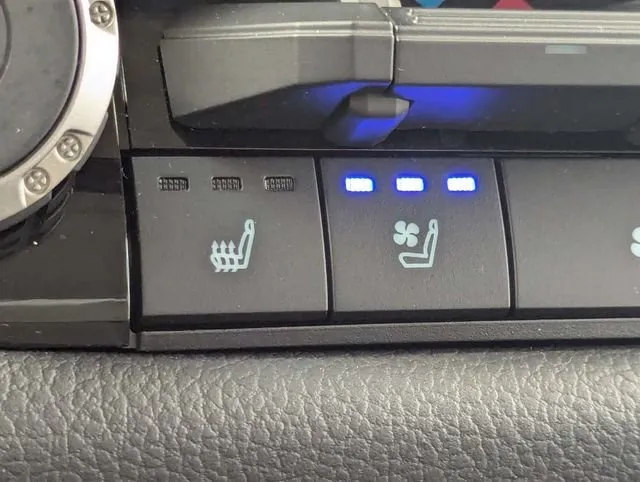2024 Toyota Tundra Limited thumbnail 22