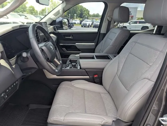 2024 Toyota Tundra Limited thumbnail 7