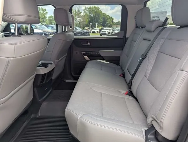 2024 Toyota Tundra Limited thumbnail 8
