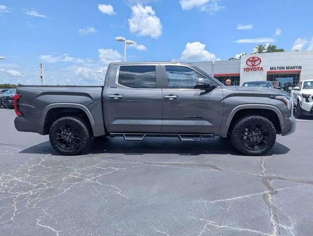 2024 Toyota Tundra Limited thumbnail 9