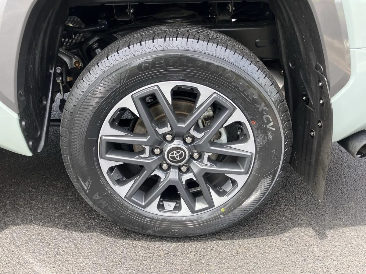 2024 Toyota Tundra Limited Hybrid CrewMax 5.5' Bed thumbnail 13