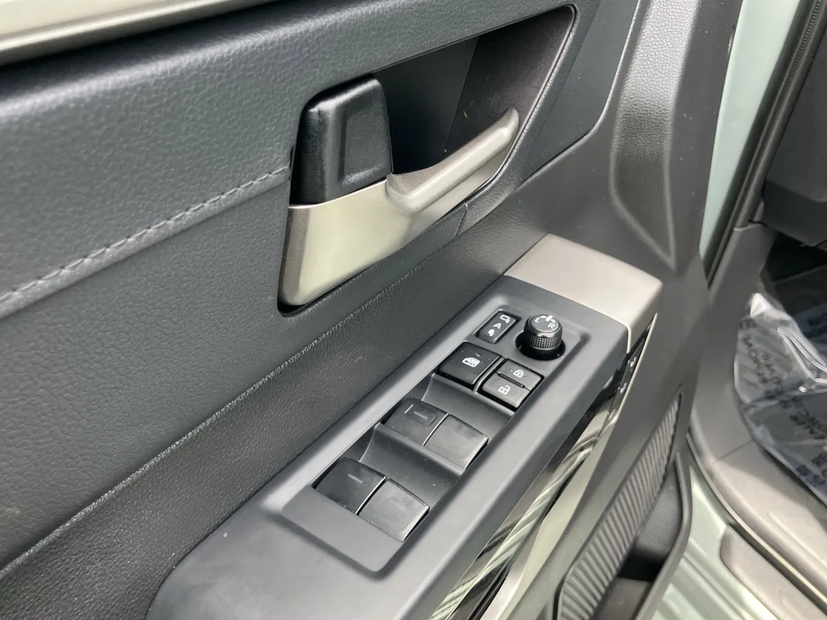 2024 Toyota Tundra Limited Hybrid CrewMax 5.5' Bed thumbnail 15