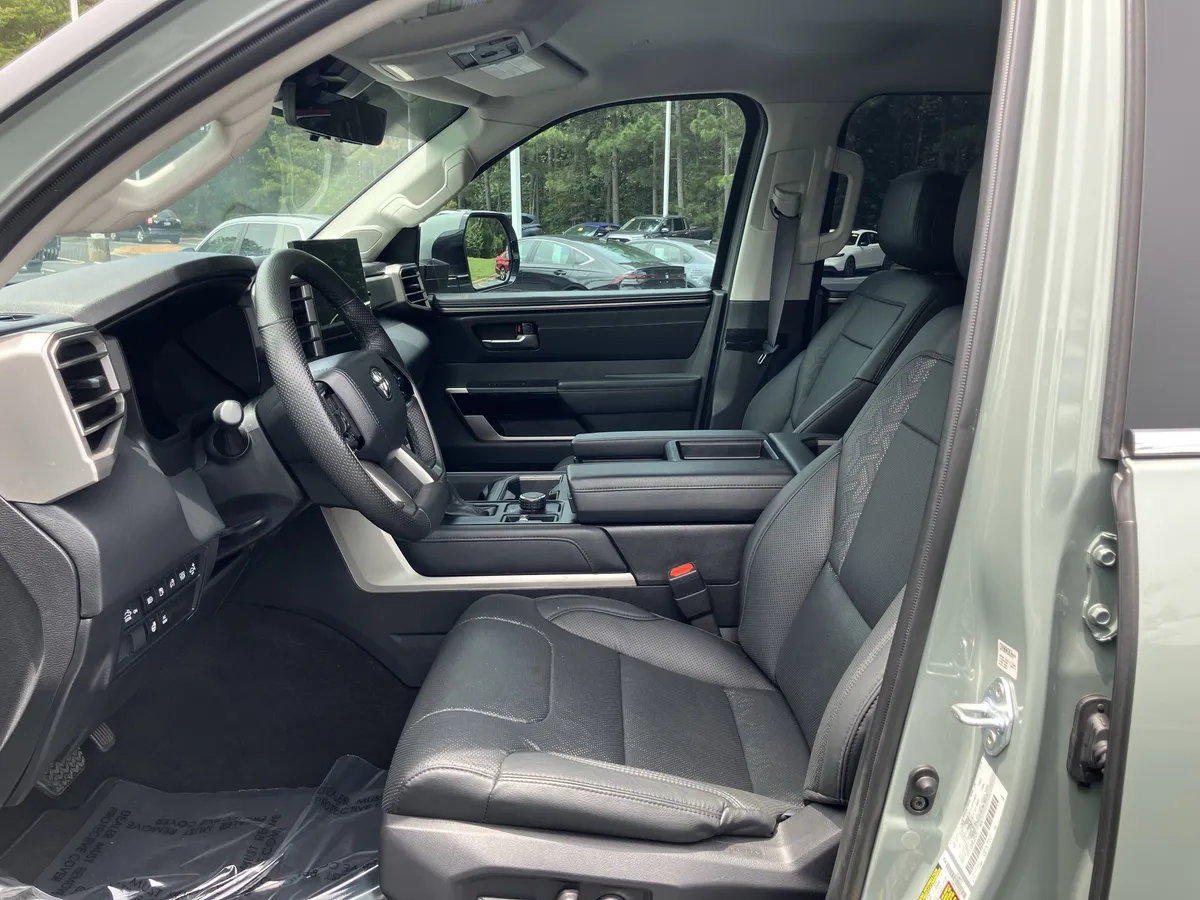 2024 Toyota Tundra Limited Hybrid CrewMax 5.5' Bed thumbnail 16