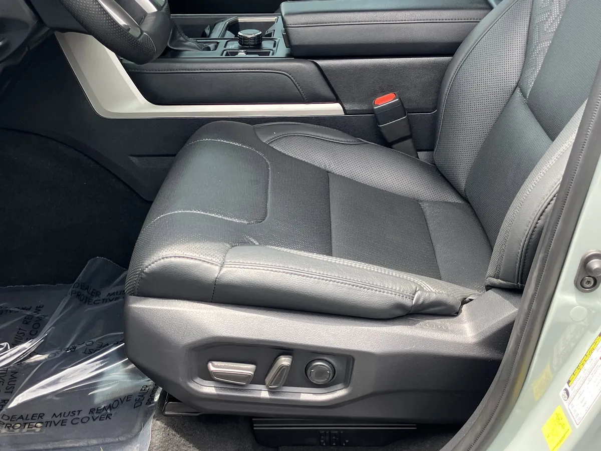 2024 Toyota Tundra Limited Hybrid CrewMax 5.5' Bed thumbnail 17