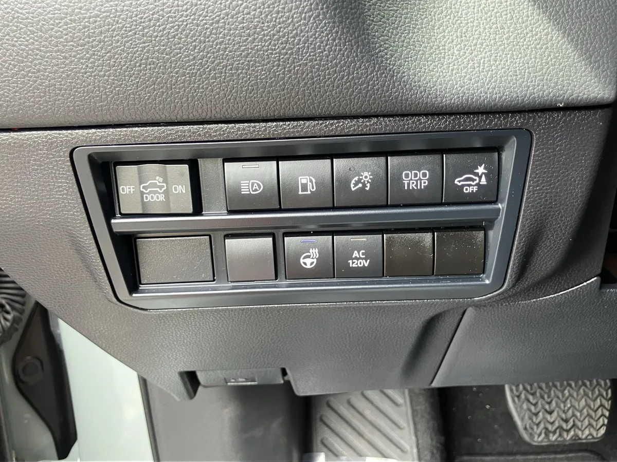 2024 Toyota Tundra Limited Hybrid CrewMax 5.5' Bed thumbnail 19