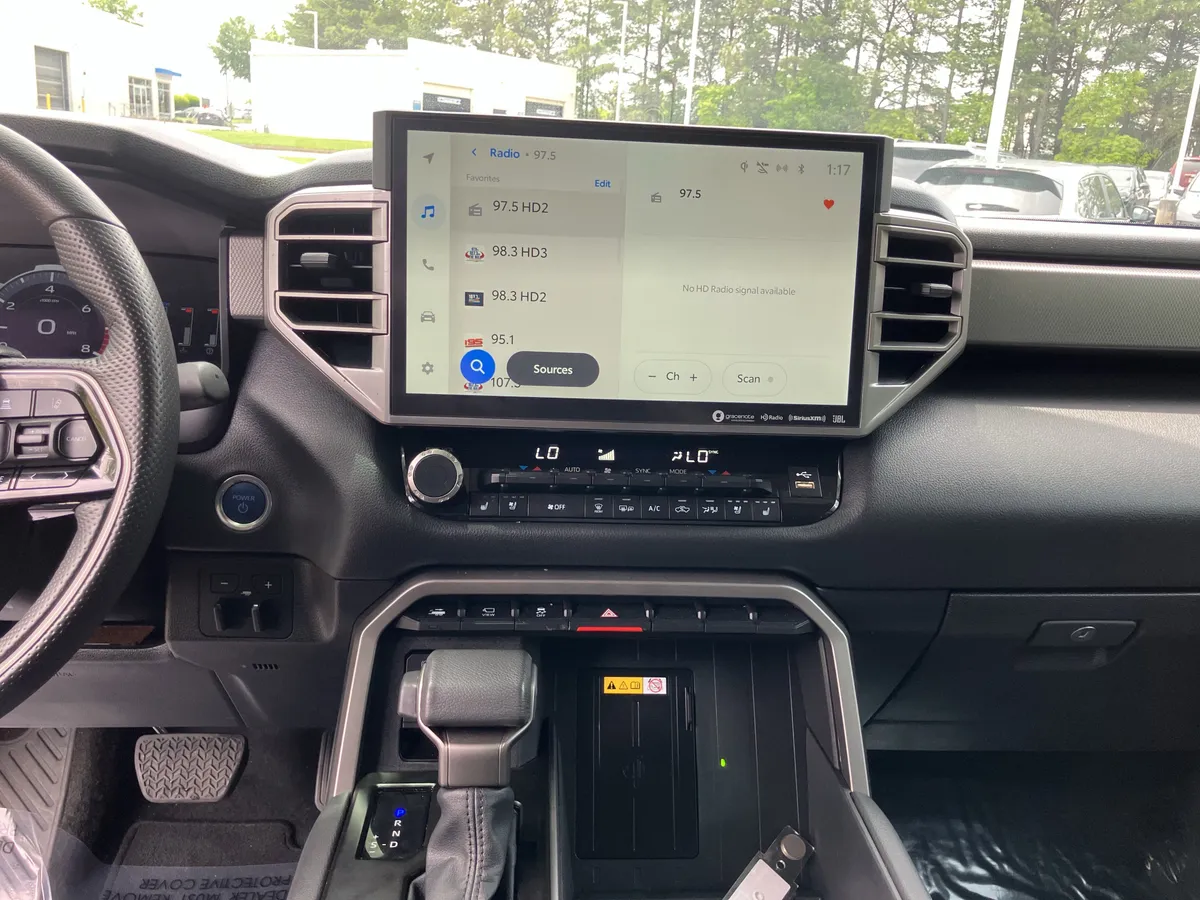 2024 Toyota Tundra Limited Hybrid CrewMax 5.5' Bed thumbnail 25