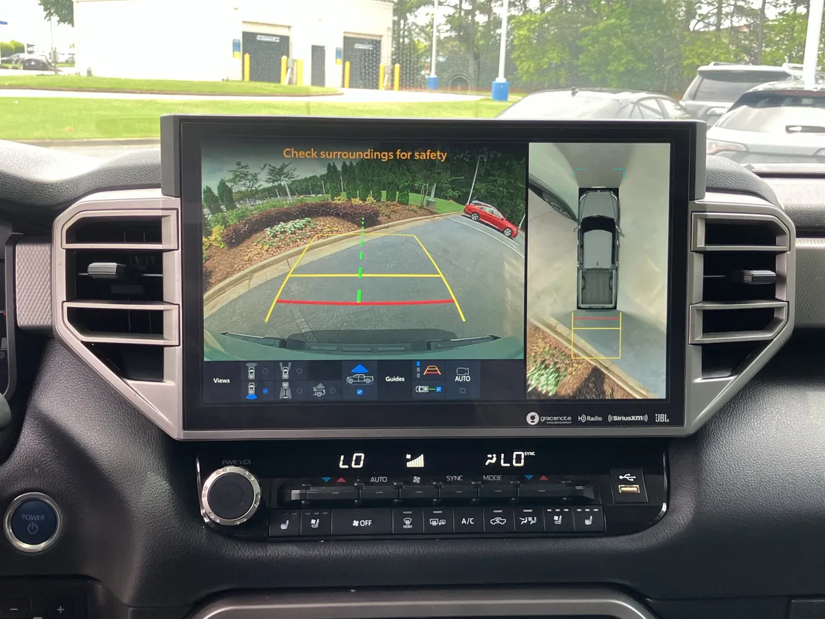 2024 Toyota Tundra Limited Hybrid CrewMax 5.5' Bed thumbnail 27