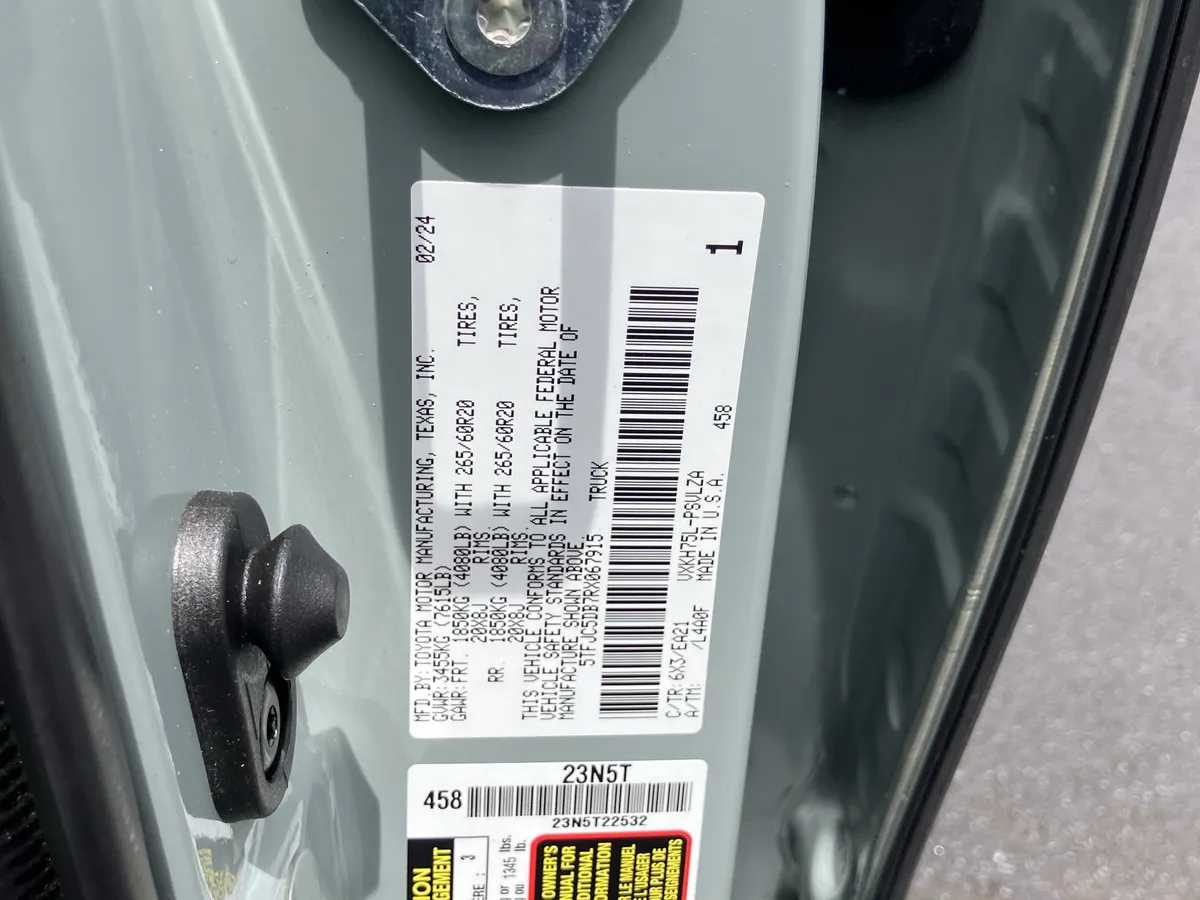 2024 Toyota Tundra Limited Hybrid CrewMax 5.5' Bed thumbnail 30