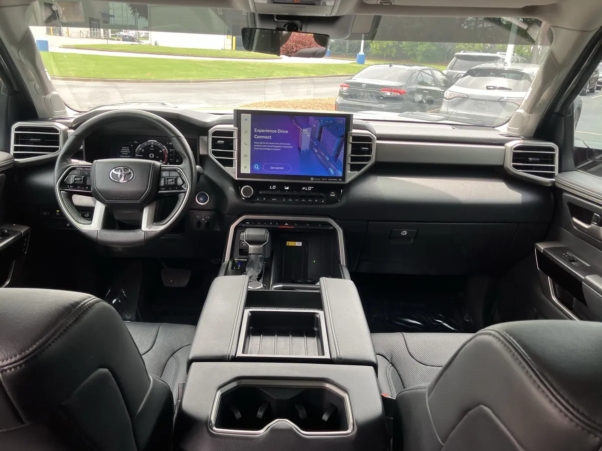 2024 Toyota Tundra Limited Hybrid CrewMax 5.5' Bed thumbnail 31