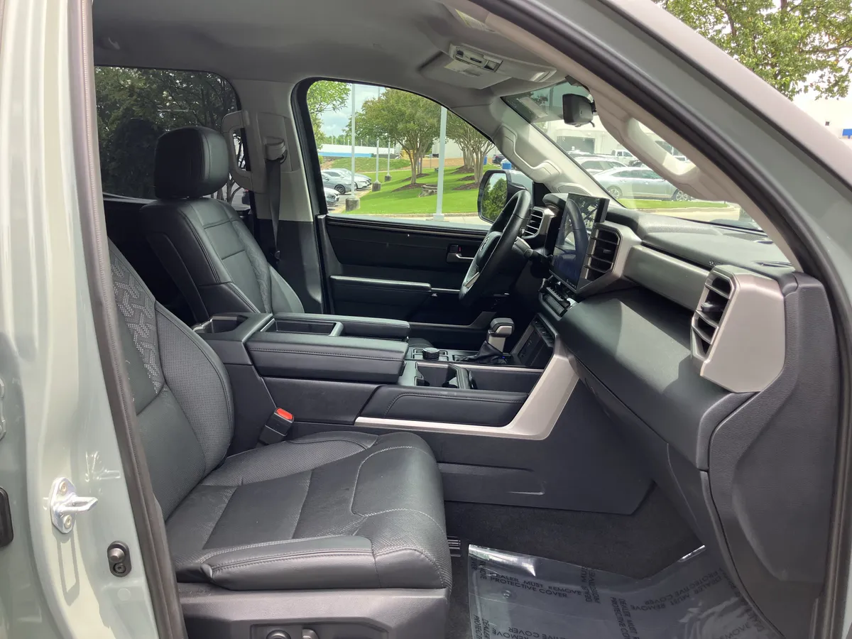 2024 Toyota Tundra Limited Hybrid CrewMax 5.5' Bed thumbnail 34