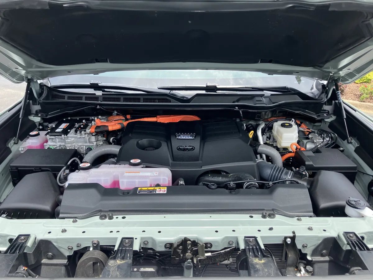 2024 Toyota Tundra Limited Hybrid CrewMax 5.5' Bed thumbnail 35