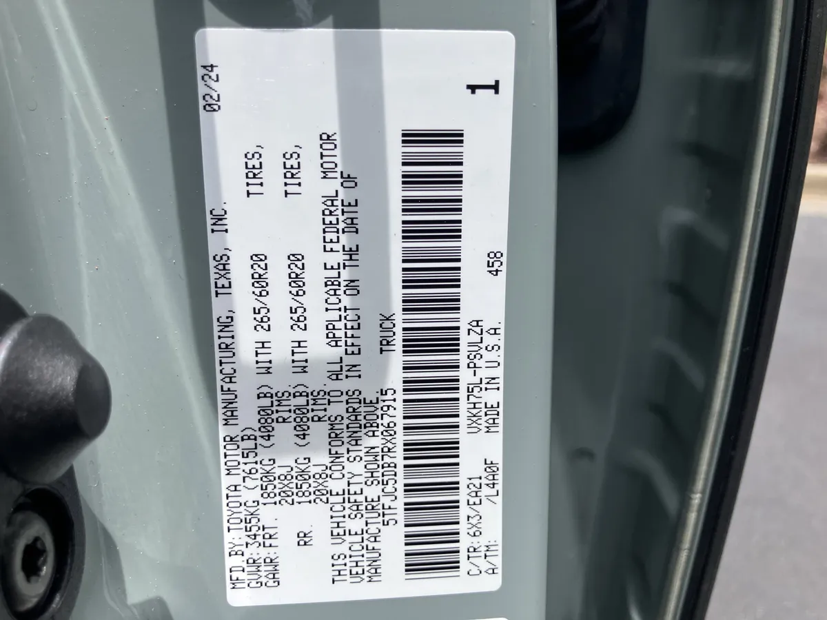 2024 Toyota Tundra Limited Hybrid CrewMax 5.5' Bed thumbnail 36