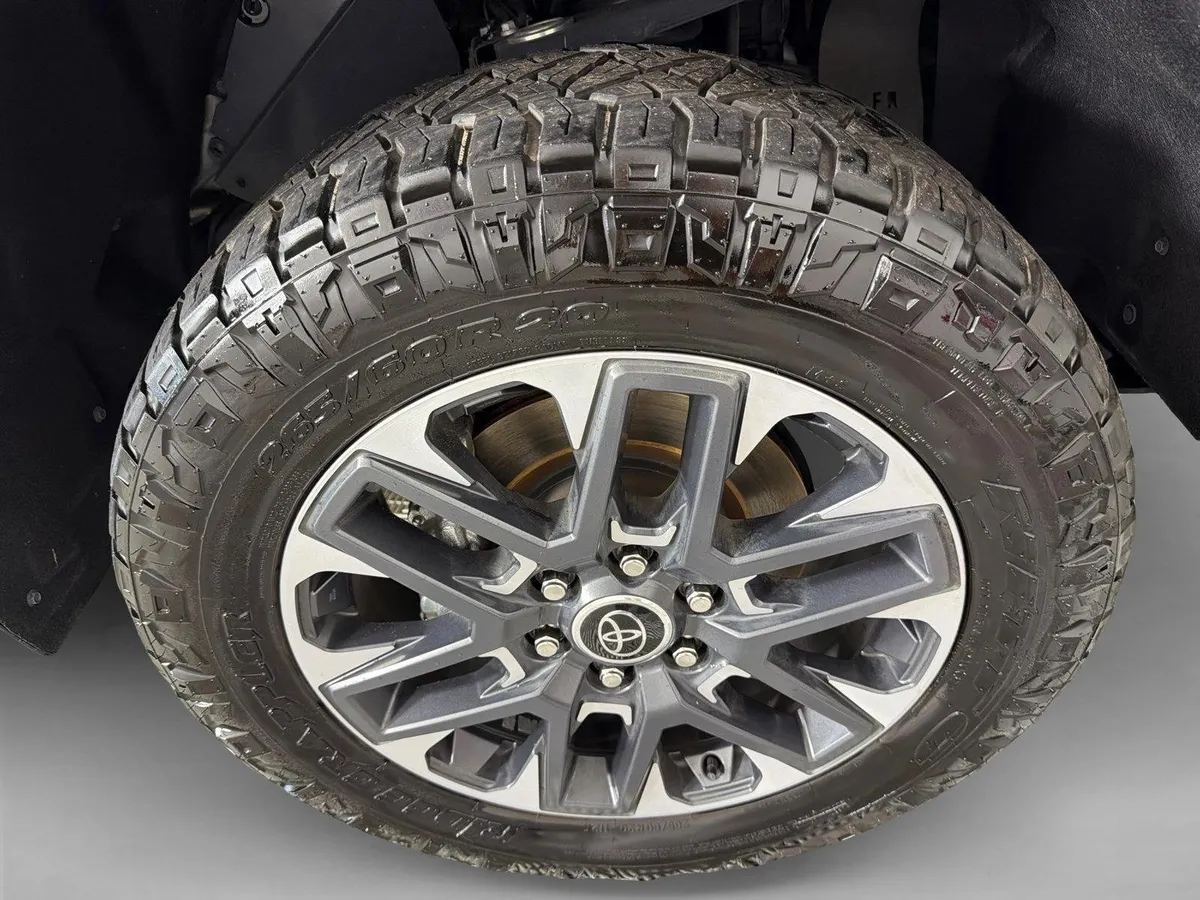 2024 Toyota Tundra Limited Hybrid thumbnail 14