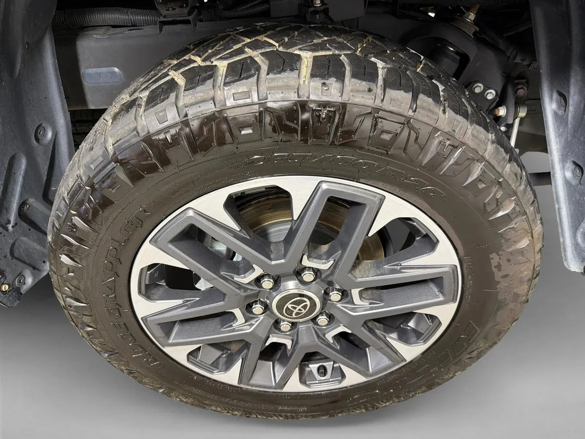 2024 Toyota Tundra Limited Hybrid thumbnail 19