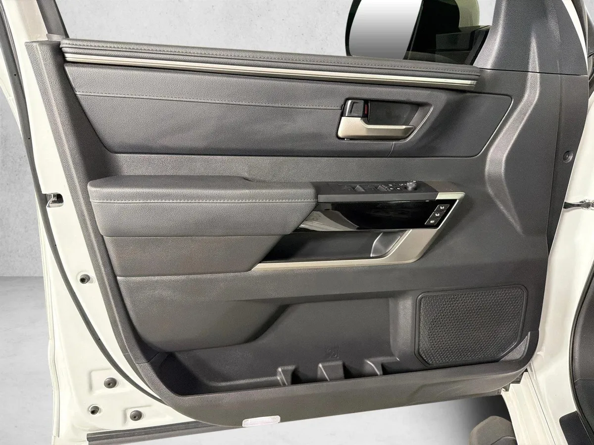 2024 Toyota Tundra Limited Hybrid thumbnail 10
