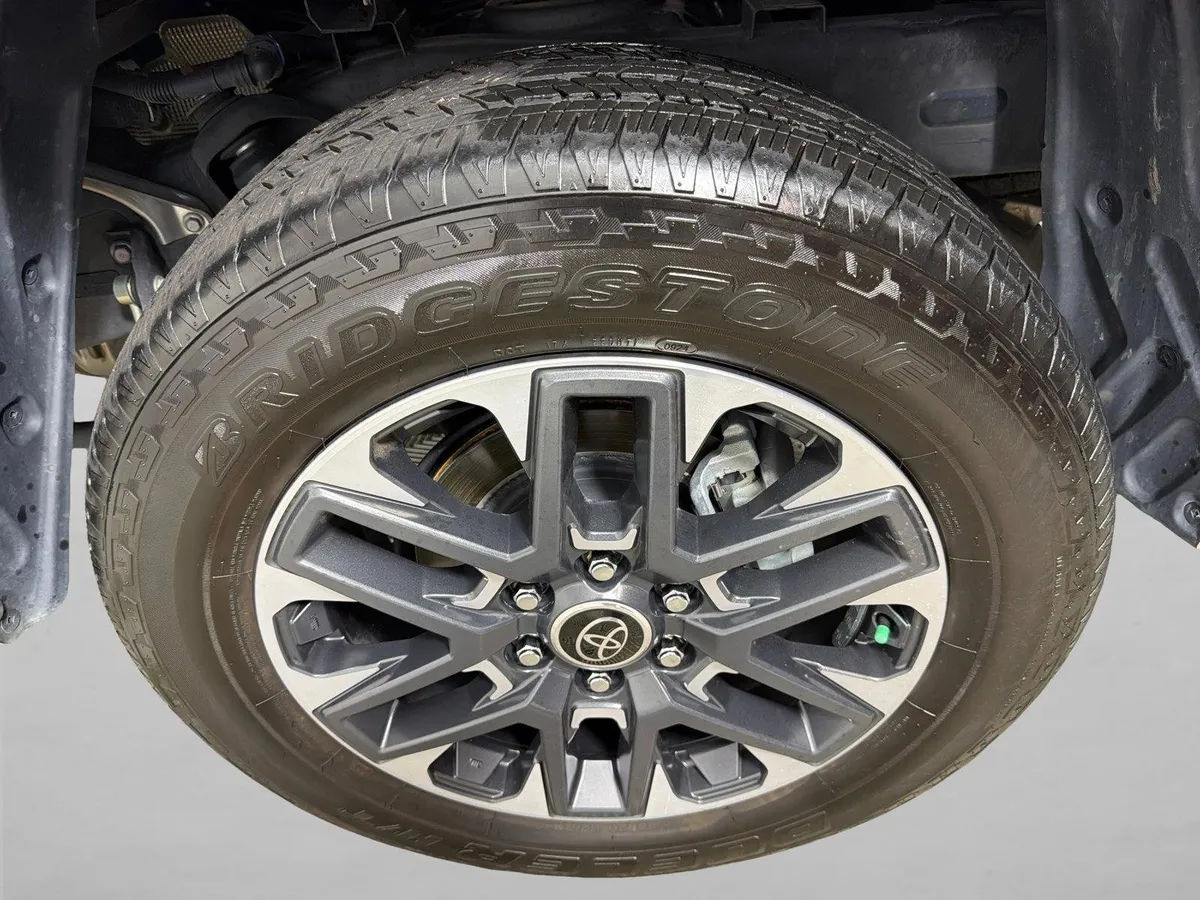 2024 Toyota Tundra Limited Hybrid thumbnail 19