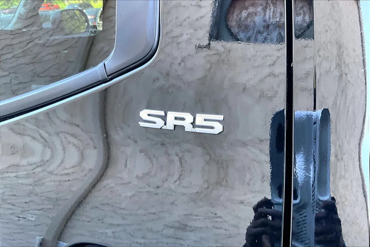 2024 Toyota Tundra SR5 thumbnail 10