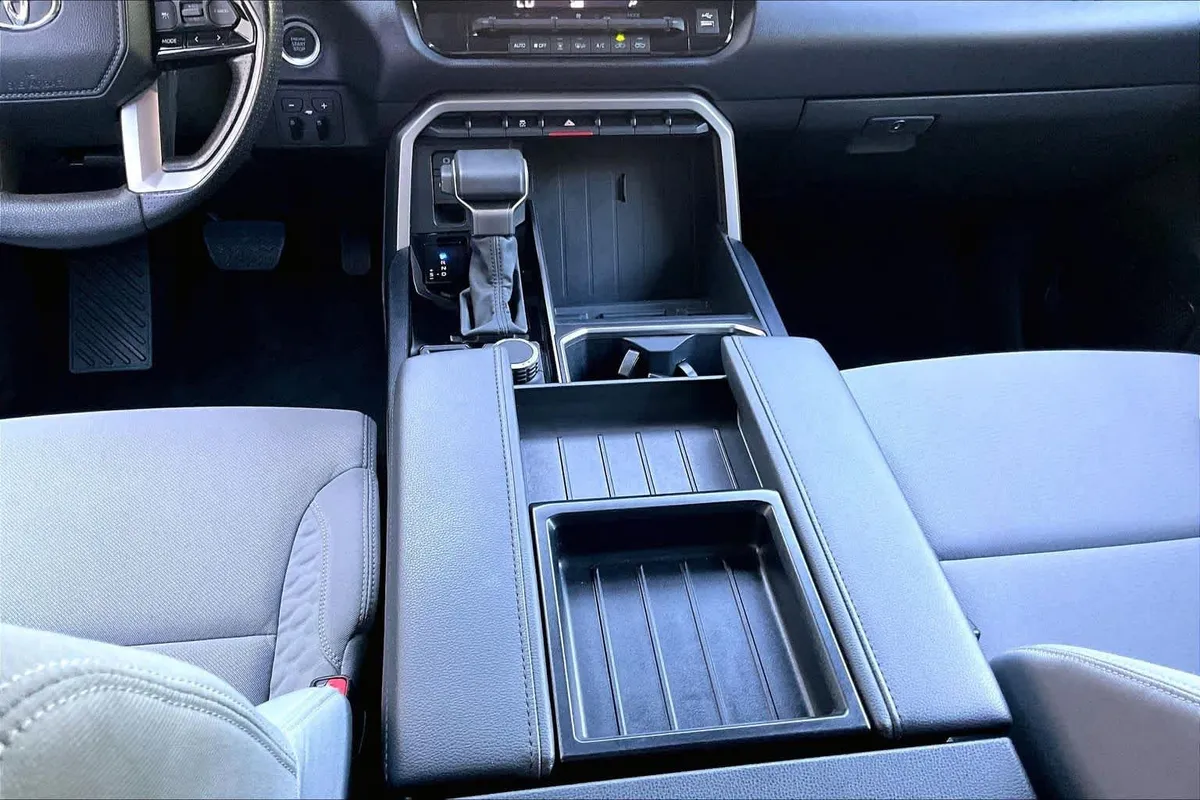 2024 Toyota Tundra SR5 thumbnail 17