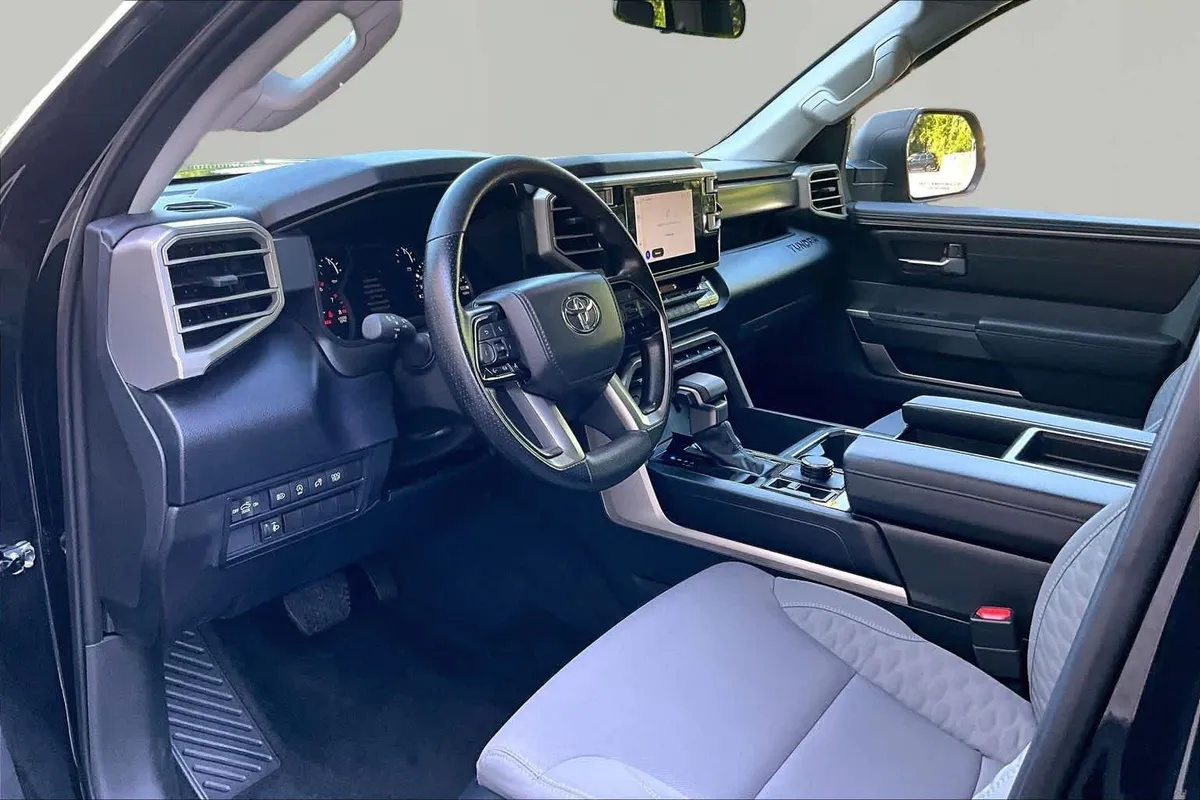 2024 Toyota Tundra SR5 thumbnail 18