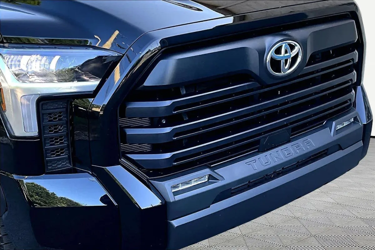2024 Toyota Tundra SR5 thumbnail 30