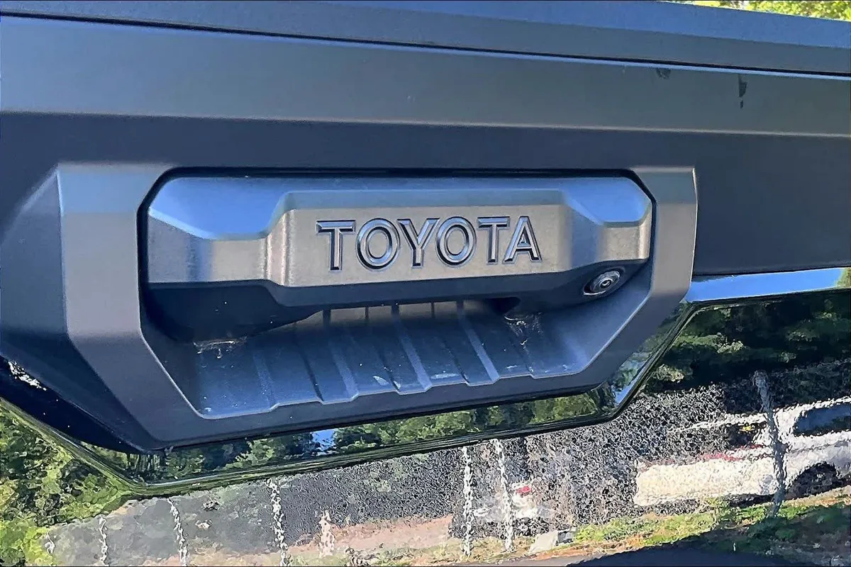 2024 Toyota Tundra SR5 thumbnail 31