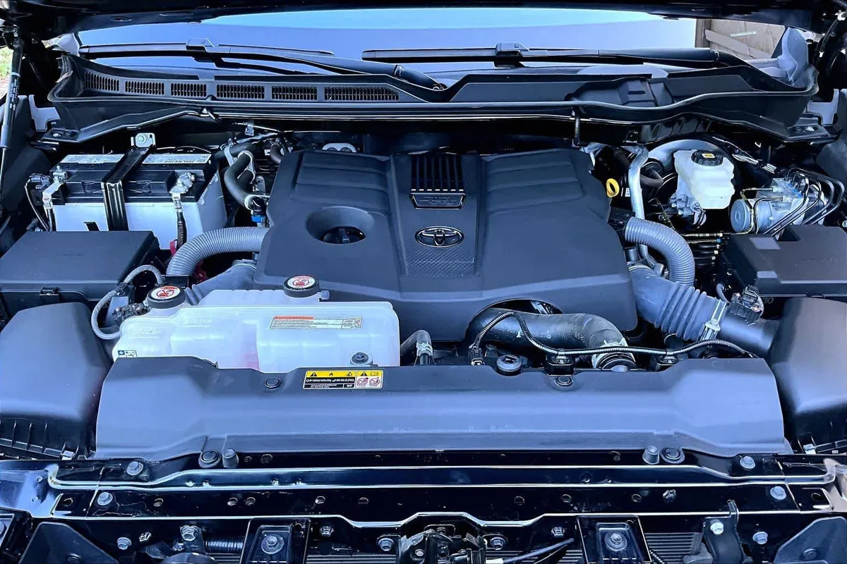 2024 Toyota Tundra SR5 thumbnail 32